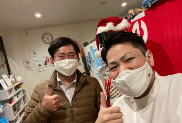 ふじもり桜花整骨院をご利用された患者様との記念写真