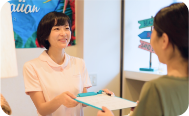 ふじもり桜花整骨院の受付対応風景